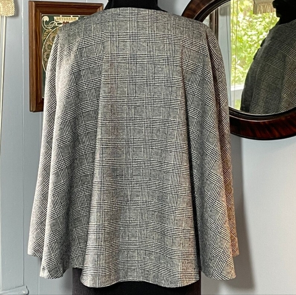 Handmade Herringbone Criss-Cross Cape - Picture 3 of 7